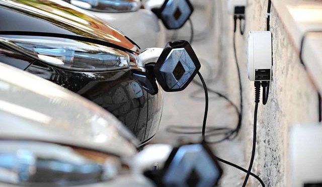 Auf der Suche nach einem Elektroauto? Praktische Tipps gibt’s hier.
